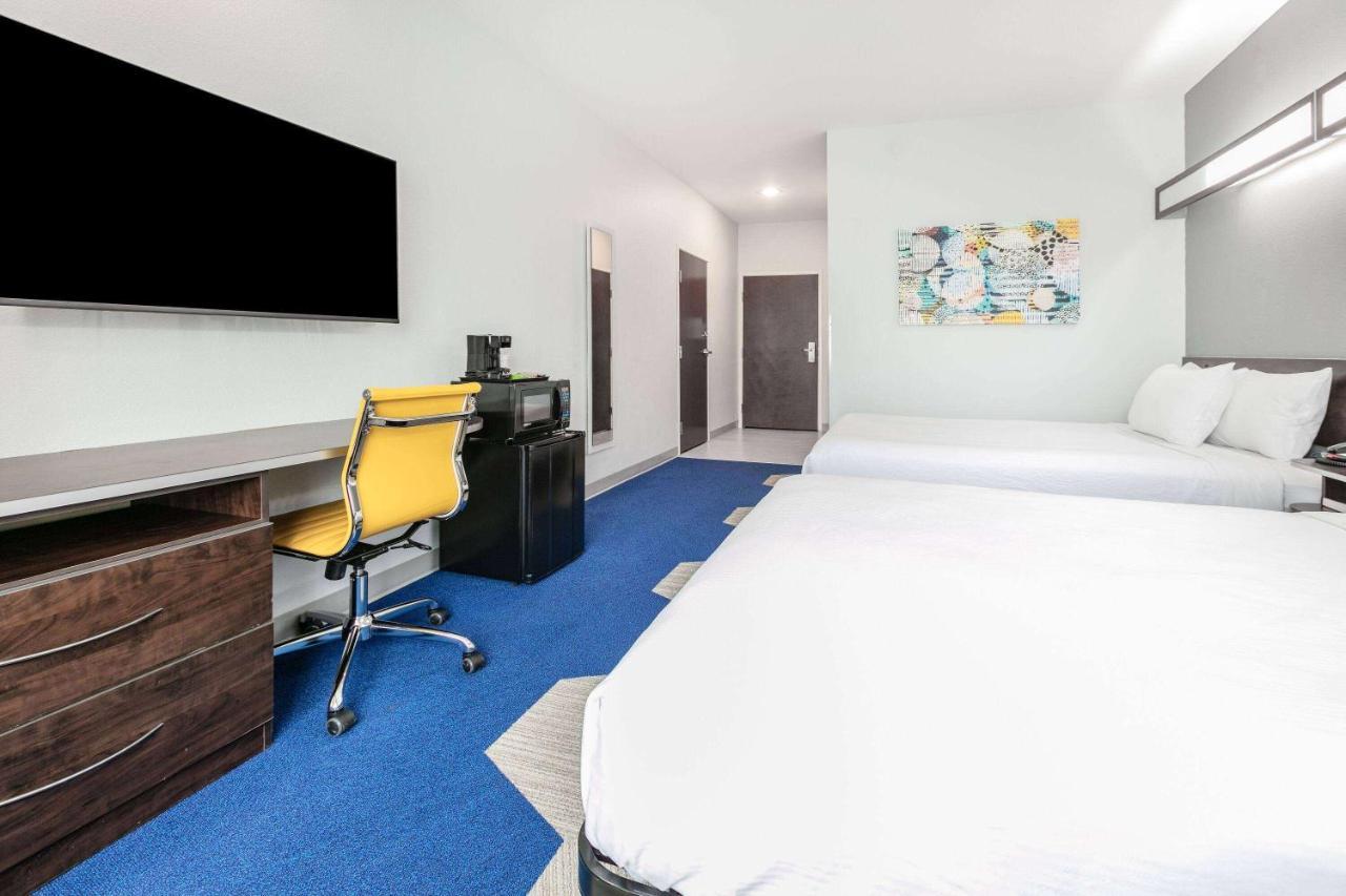 Microtel Inn & Suites By Wyndham Austin Airport Kültér fotó