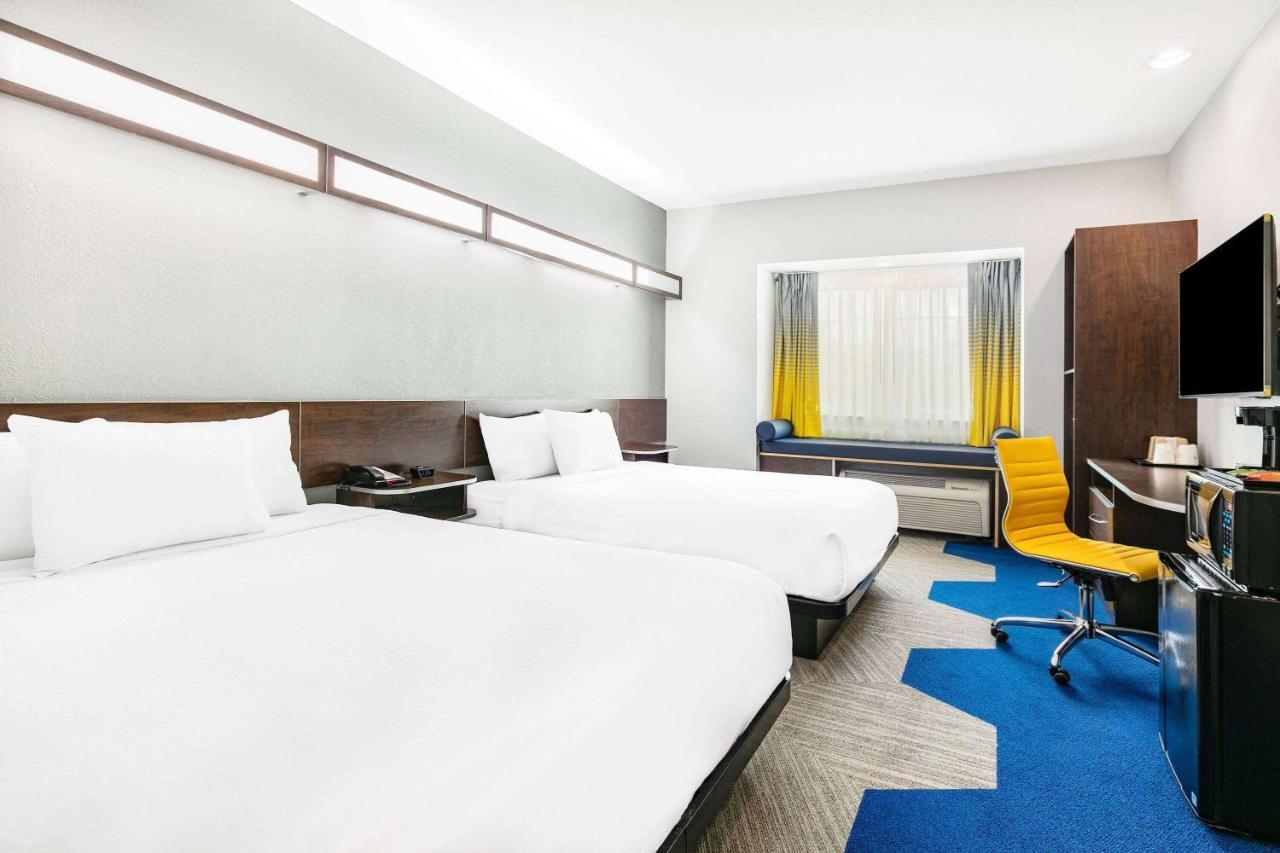 Microtel Inn & Suites By Wyndham Austin Airport Kültér fotó