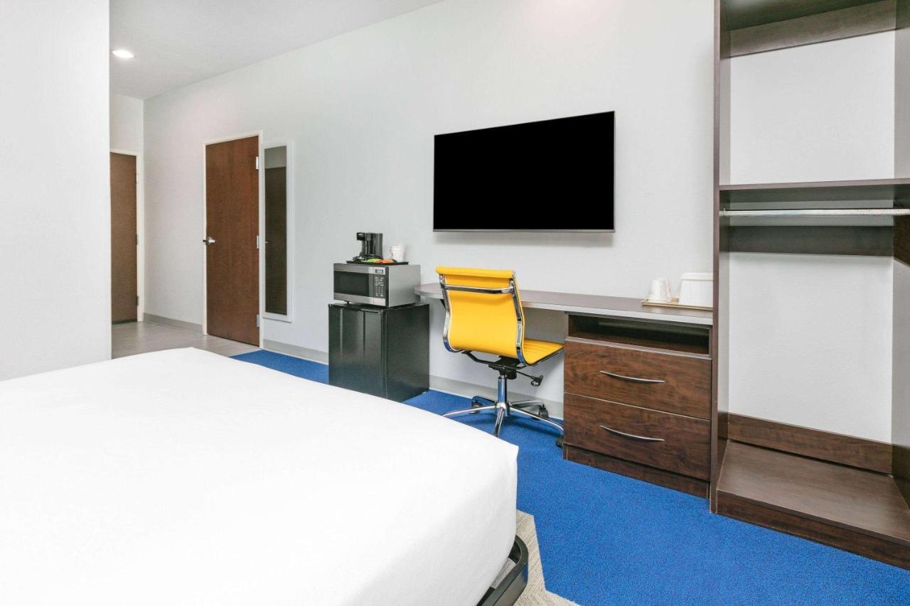 Microtel Inn & Suites By Wyndham Austin Airport Kültér fotó