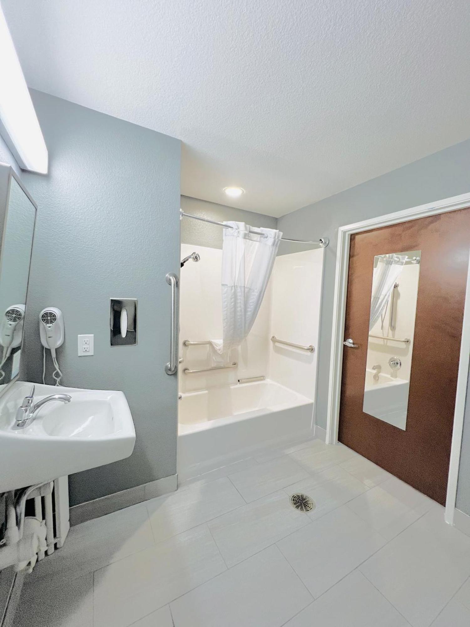 Microtel Inn & Suites By Wyndham Austin Airport Kültér fotó